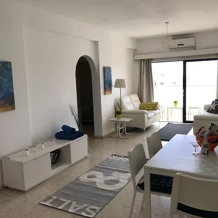 Holiday * Λεμεσός